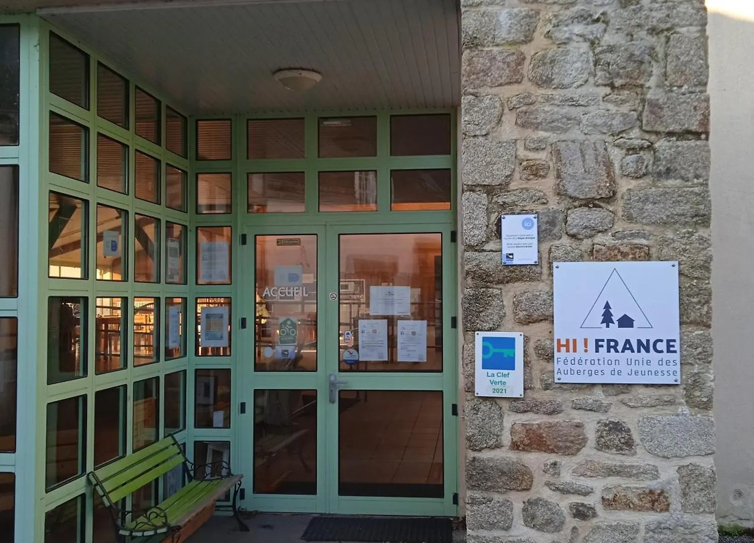 Auberge De Jeunesse Hi Pontivy Hostel