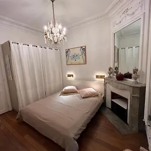 Grande Privee Sur Jardin Arbore Séjour chez l'habitant Paris